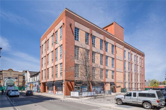 401 - 11 REBECCA Street