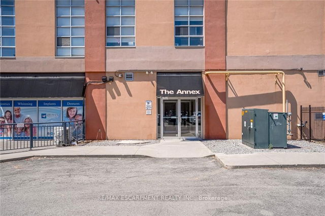 401 - 11 REBECCA Street