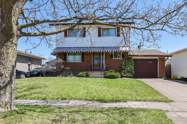 10 Strathmore Crescent
