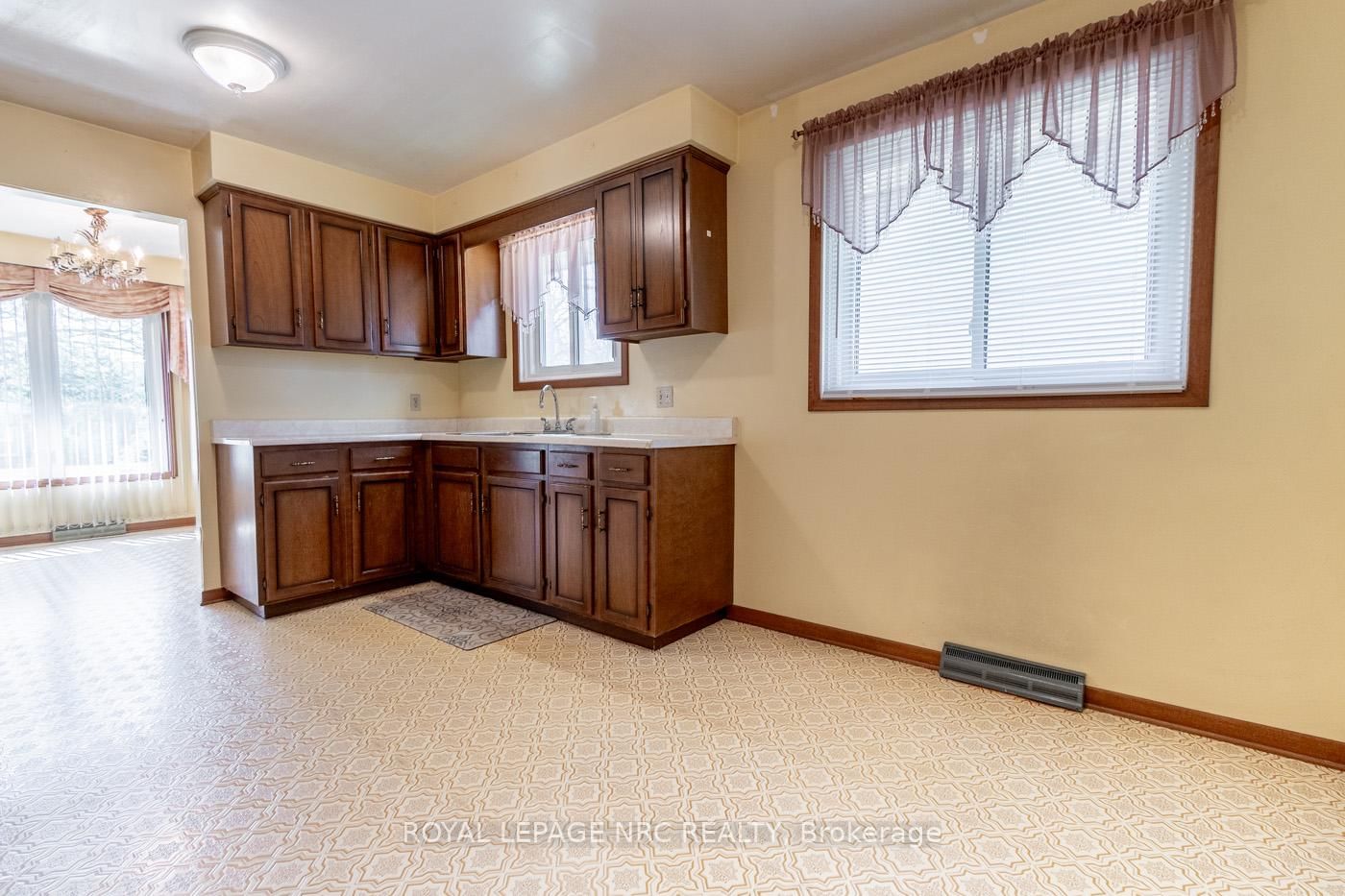 Detached House sold at 18 McColl Drive, Welland, N. Welland, L3C 3L7 - MLS: X12114612
