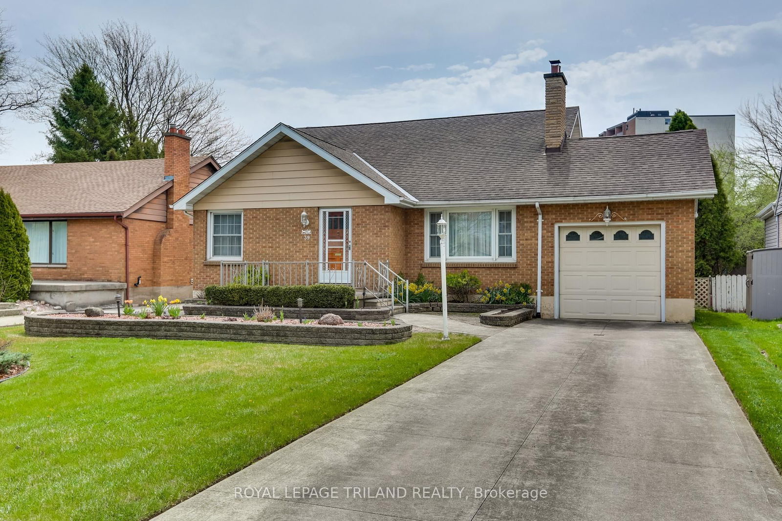 Detached House for sale at 39 Base Line Road, London South, South G, N6C 2N6 - MLS: X12114620