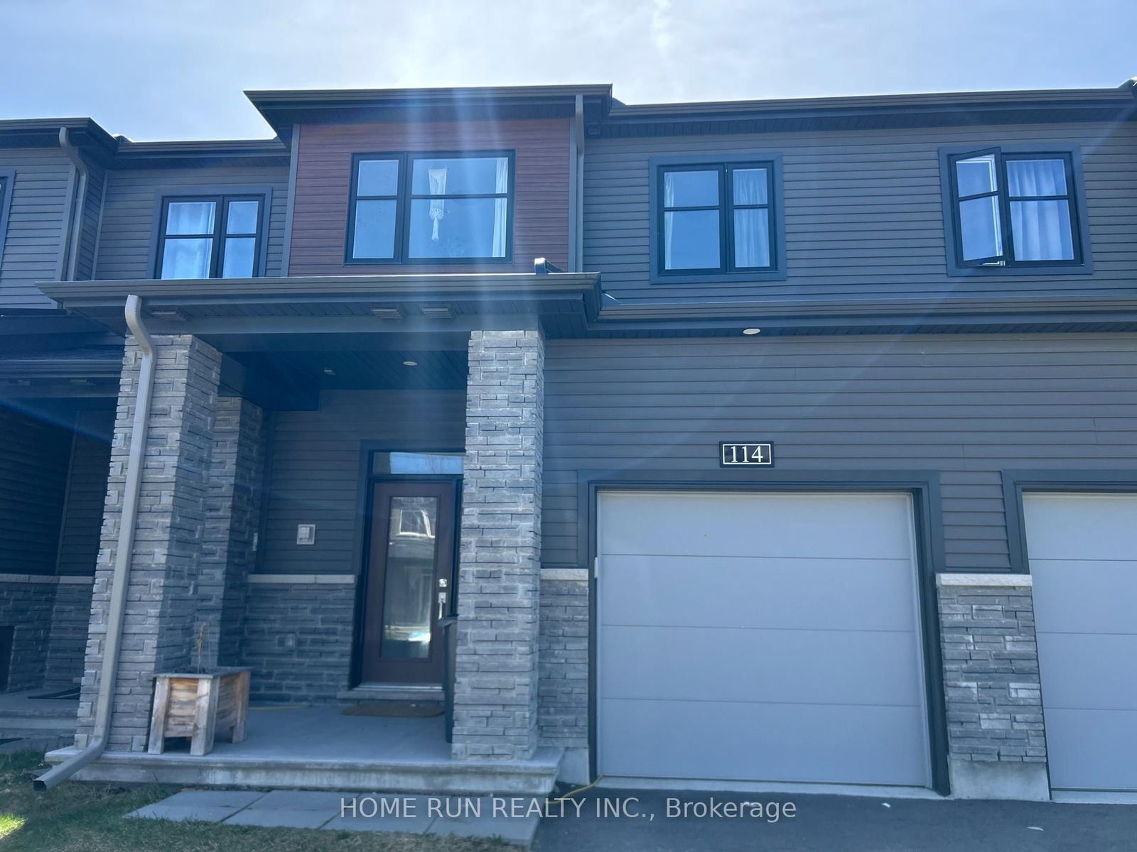 Townhouse for lease at 114 MAYNOOTH Court, Ottawa, Barrhaven - Half Moon Bay, K2J 6Y4 - MLS: X12114790