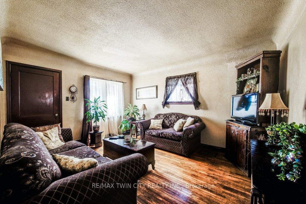 Detached House for sale at 326 Blucher Boulevard, Kitchener, N2H 5V9 - MLS: X12114844