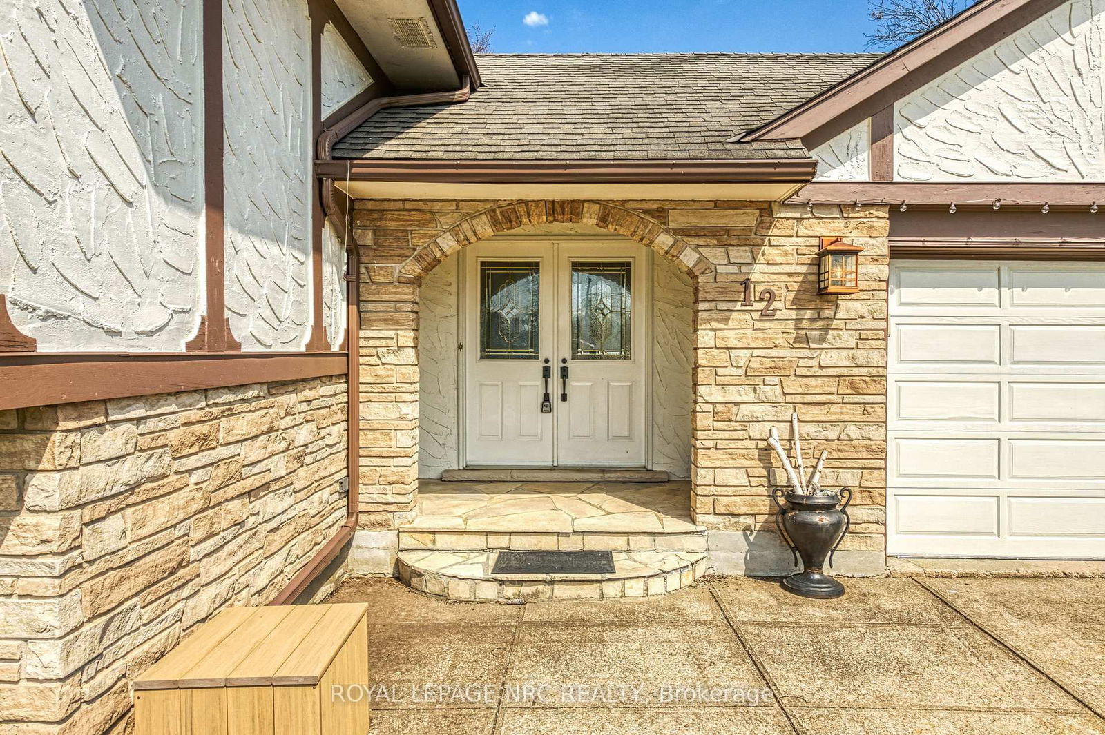 Detached House for sale at 12 Englewood Court, Fort Erie, Crescent Park, L2A 5X5 - MLS: X12115081