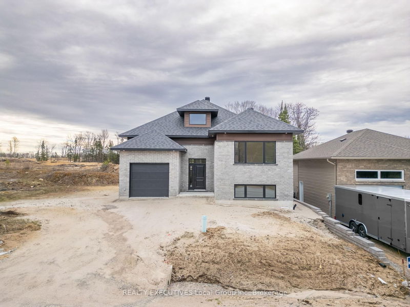 93 TOWER Dr, North Bay - Airport image-0-0