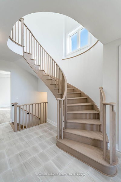 28 Harding Crt, Woodstock - North image-0-4