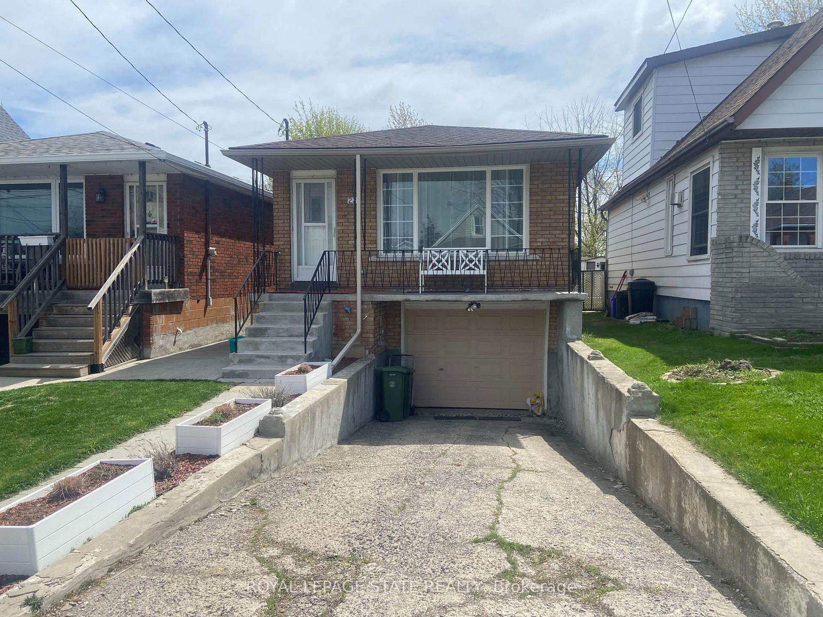 Detached House for sale at 221 East 24th Street, Hamilton, Eastmount, L8V 2Y5 - MLS: X12115314