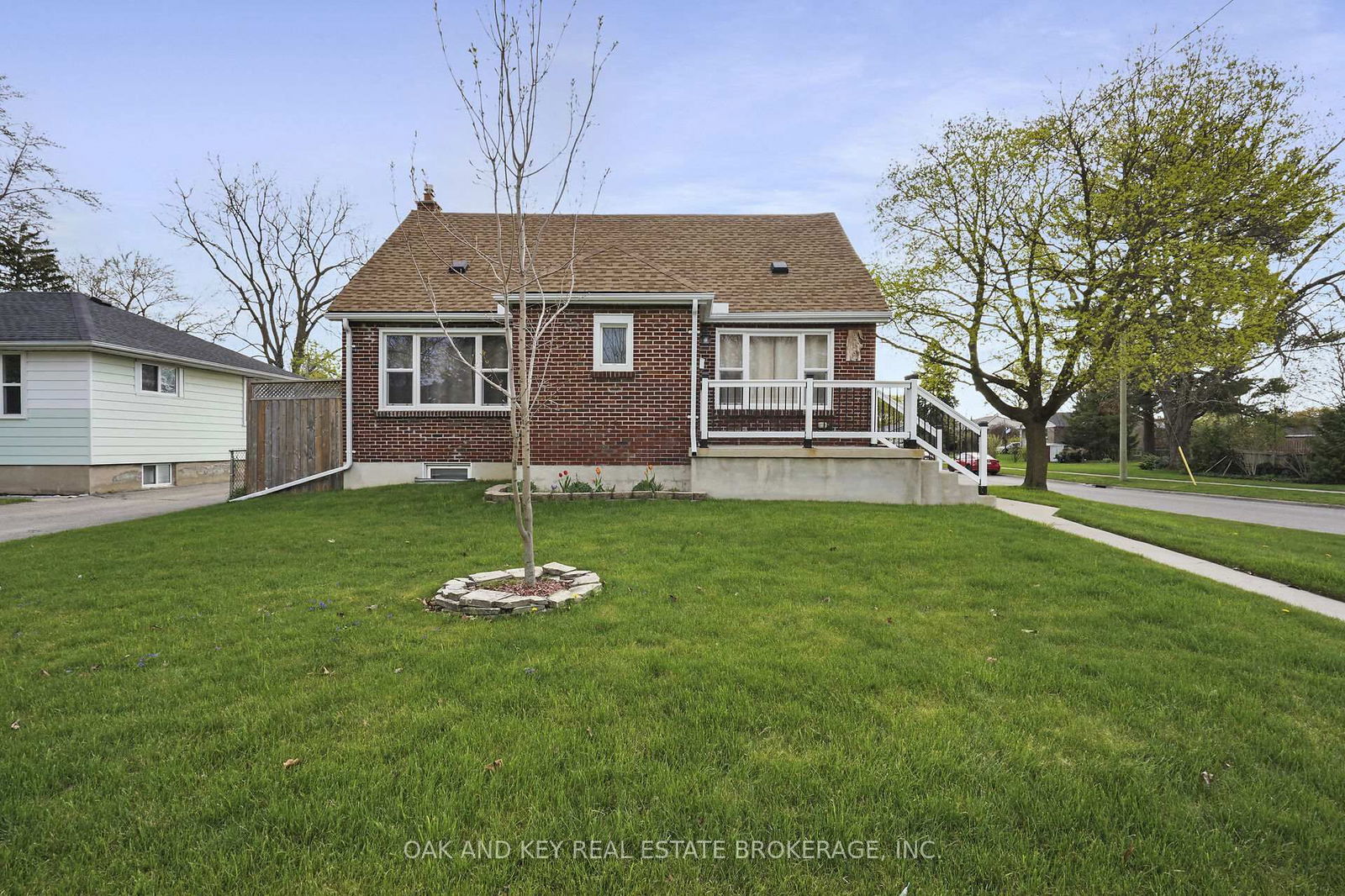 Detached House for sale at 216 Vancouver Street, London East, East H, N5W 4R8 - MLS: X12115386