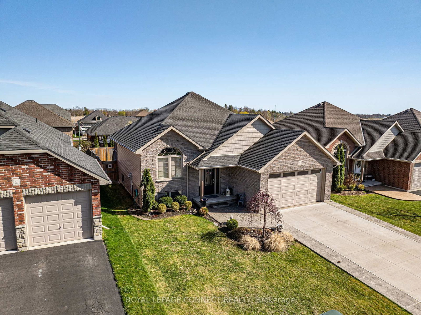 Detached House for sale at 6 Redbud Crescent, Norfolk, Simcoe, N3Y 4L1 - MLS: X12115415