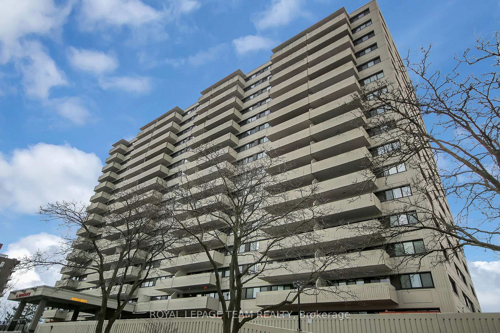 Condo sold at 502-40 Landry Street, Ottawa, Vanier, K1L 8K4 - MLS: X12115450