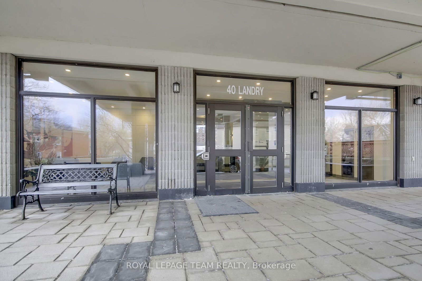 Condo sold at 502-40 Landry Street, Ottawa, Vanier, K1L 8K4 - MLS: X12115450