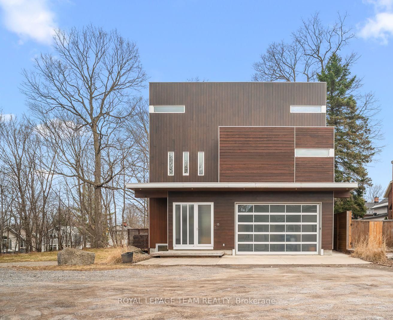 Detached House sold at 13 Rockcliffe Way, Ottawa, Ontario, K1M 1B2 - Lindenlea - MLS: X12115768