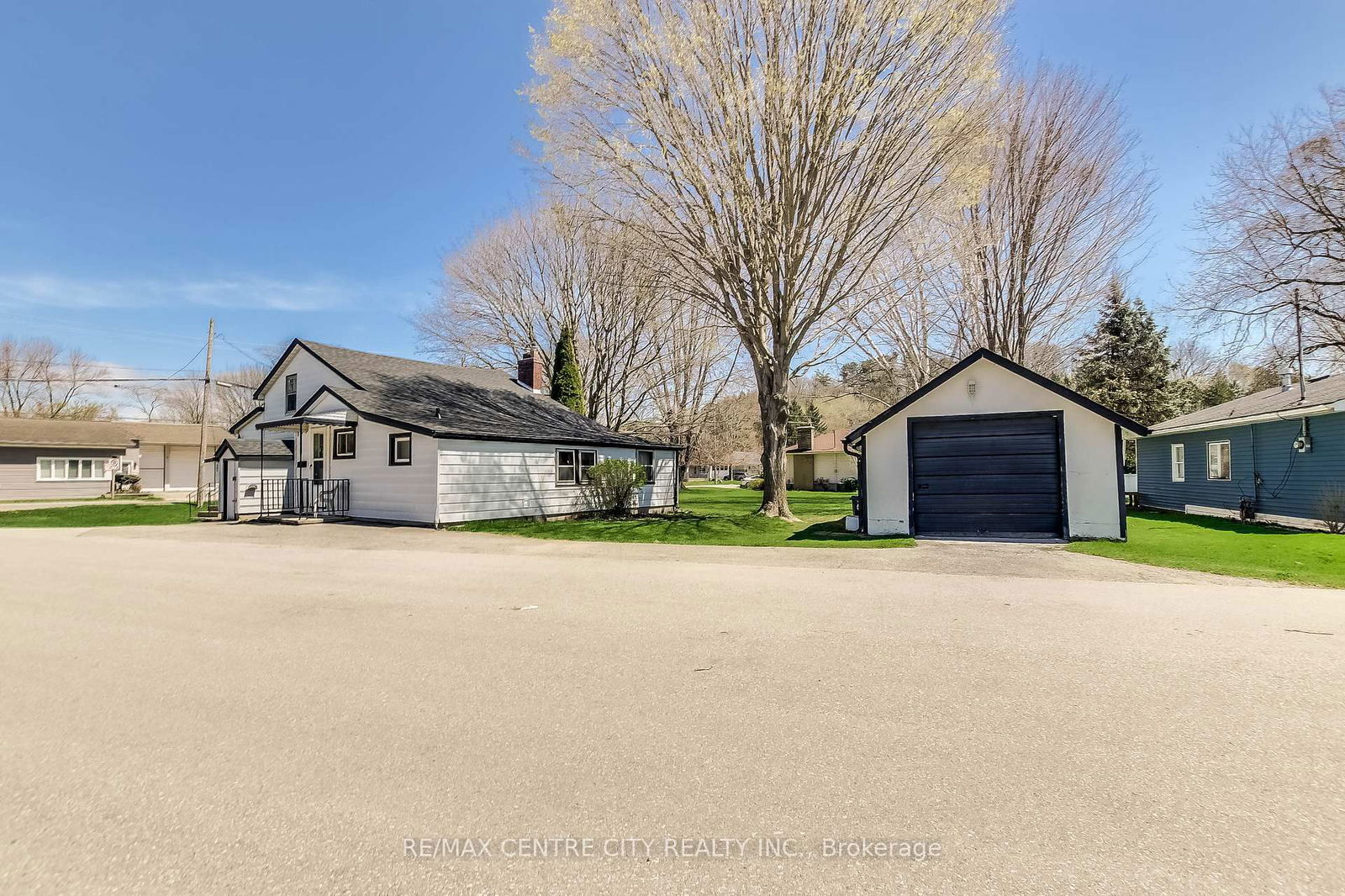 Detached House for sale at 358 WARREN Street, Central Elgin, Port Stanley, N5L 1B5 - MLS: X12116059
