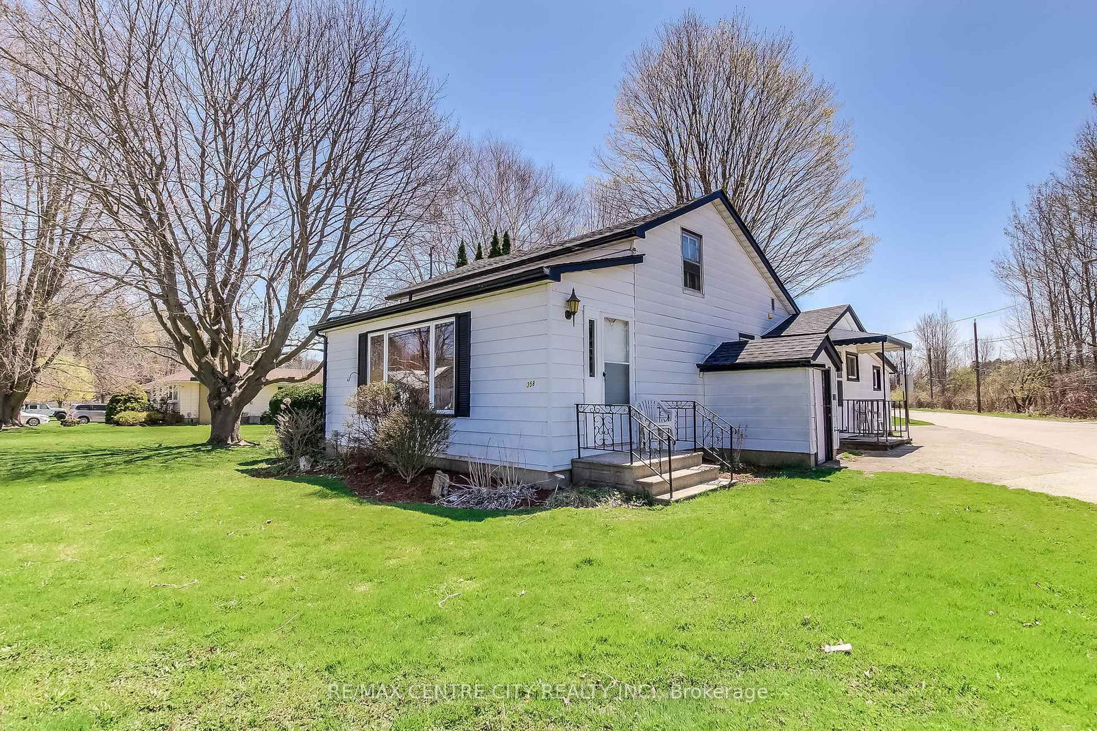 Detached House for sale at 358 WARREN Street, Central Elgin, Port Stanley, N5L 1B5 - MLS: X12116059