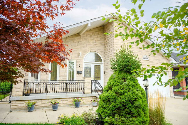 7 Osgoode Court