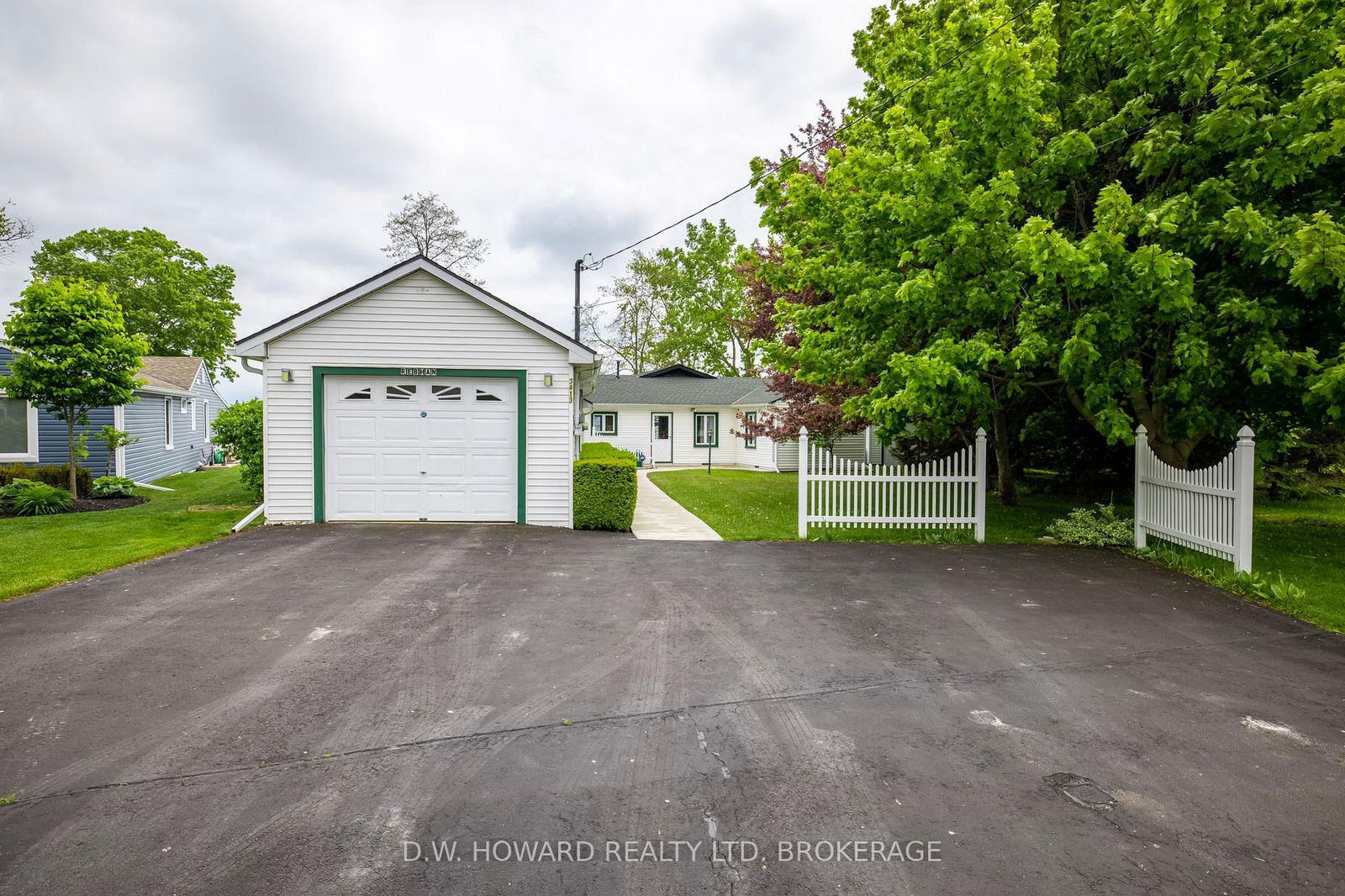 Detached House for sale at 3413 North Shore Drive, Fort Erie, Ridgeway, L0S 1N0 - MLS: X12116329