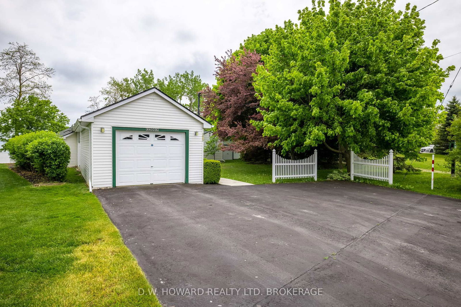 Detached House for sale at 3413 North Shore Drive, Fort Erie, Ridgeway, L0S 1N0 - MLS: X12116329
