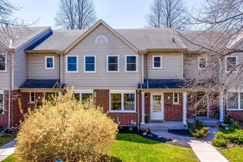Townhouse for sale at 5-55 Kerman Avenue, Grimsby, Grimsby West, L3M 5G2 - MLS: X12116470
