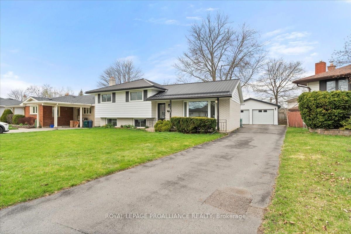 Detached House for sale at 15 Glenarden Crescent, Belleville, Belleville Ward, K8P 2B9 - MLS: X12116559