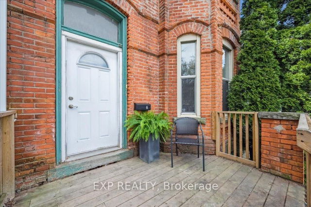 228 Hunter Street