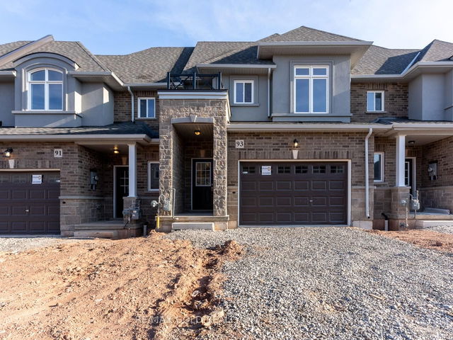 93 PINOT Crescent