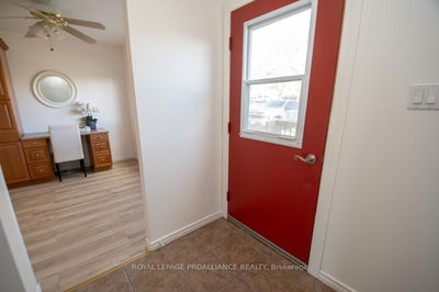 1635 Applewood Cres, Peterborough West - 2 Central image-0-2