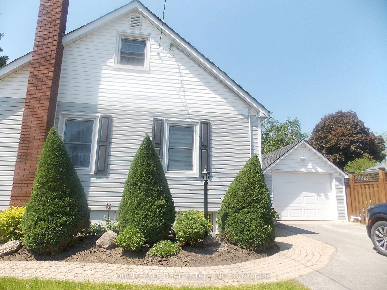 Detached House for sale at 70 Donald Street, Belleville, Belleville Ward, K8P 2J3 - MLS: X12116932