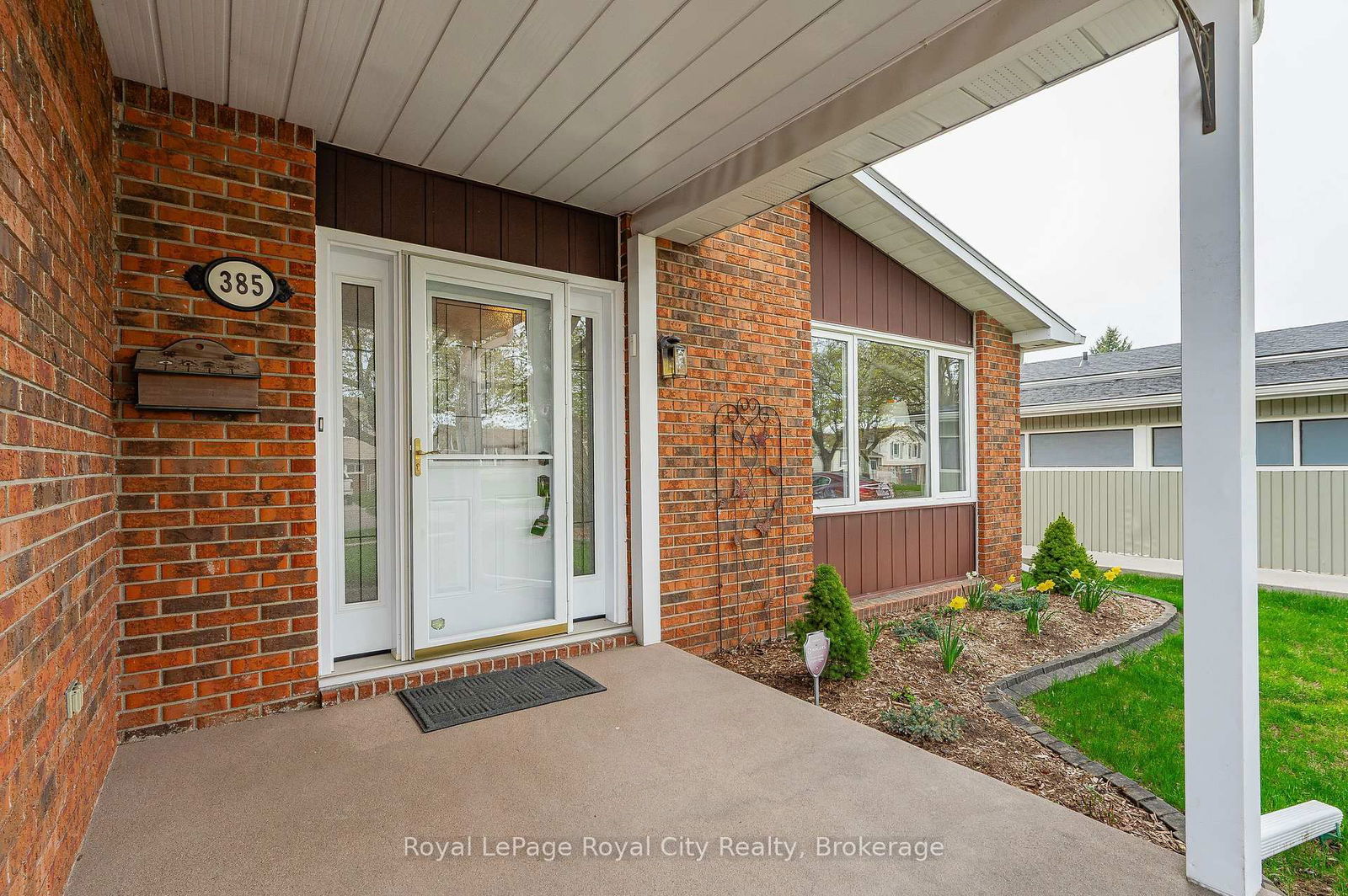 Detached House for sale at 385 Heritage Drive, Kitchener, N2B 3K9 - MLS: X12117090