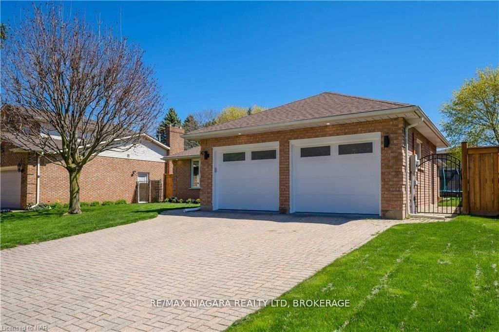 Detached House for sale at 42 BERKWOOD Place, Pelham, Fonthill, L0S 1E2 - MLS: X12117206