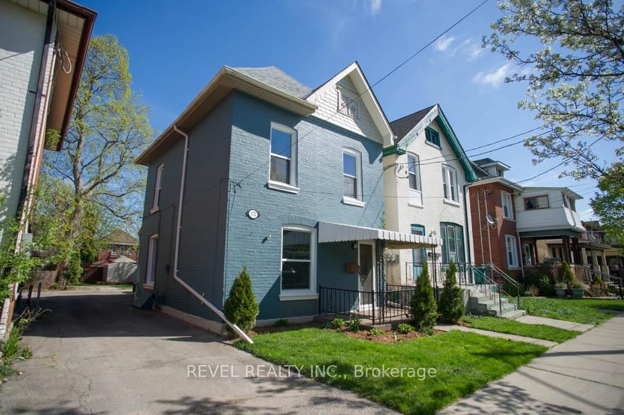 Detached House for sale at 172 Sheridan Street, Brantford, N3S 4P8 - MLS: X12117213