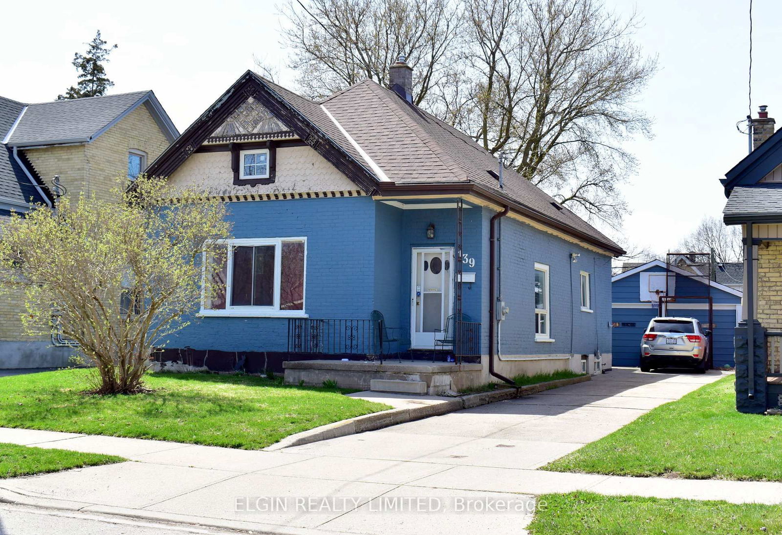 Detached House for sale at 139 Mamelon Street, London East, East L, N5Z 1Y2 - MLS: X12117234