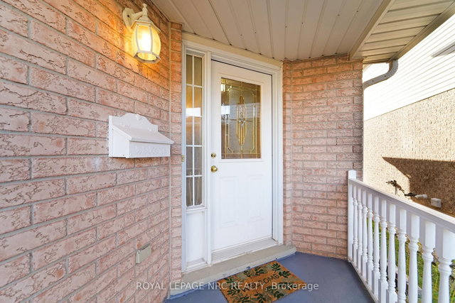 27 Hollyridge Crescent