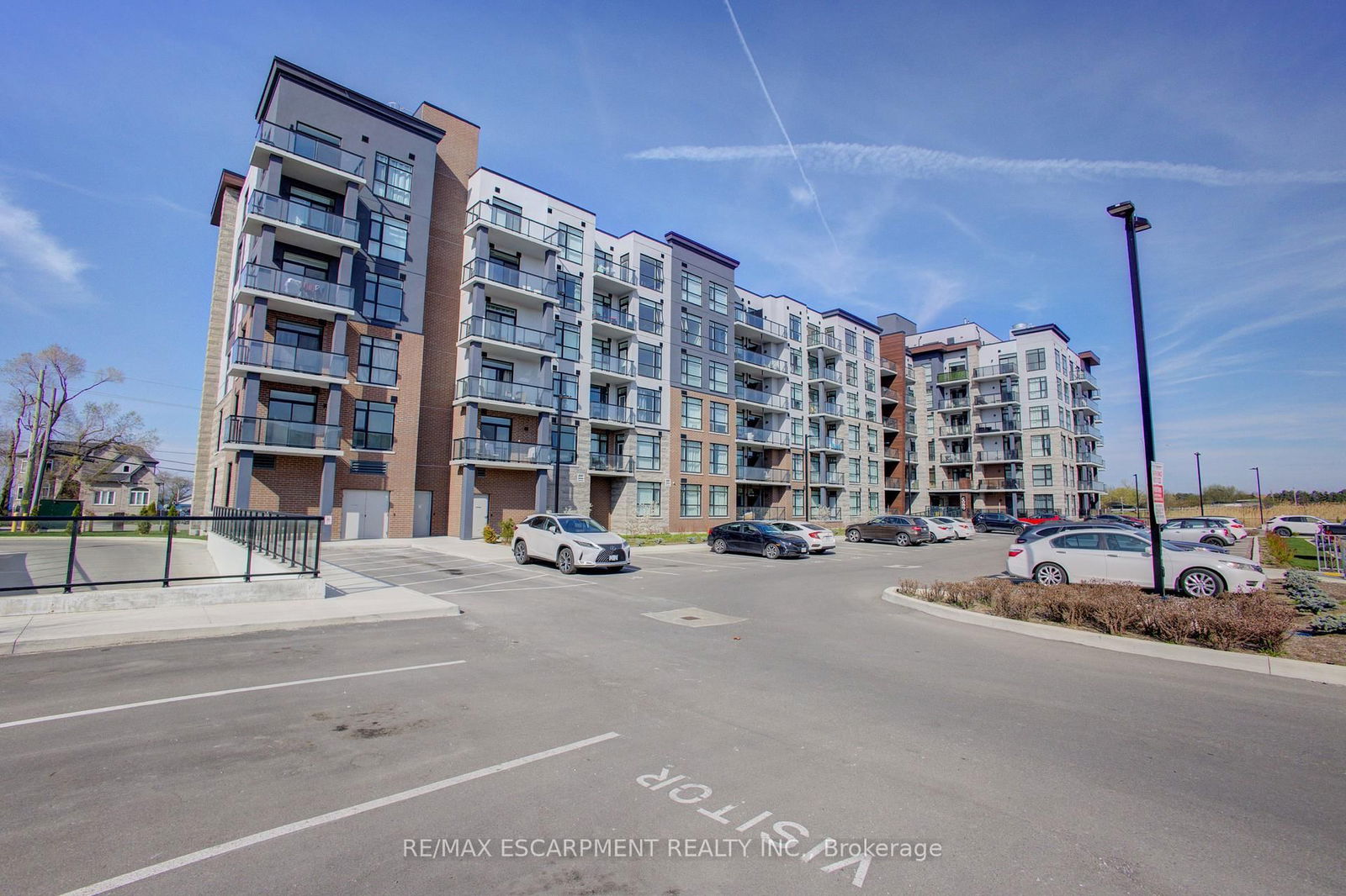 Condo for lease at 421-600 North Service Road, Hamilton, Stoney Creek, L8E 0L2 - MLS: X12117468