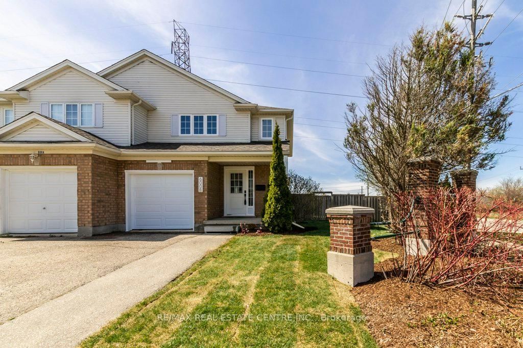 Semi-Detached House sold at 600B Brandenberg Boulevard, Waterloo, N2T 2V3 - MLS: X12117557