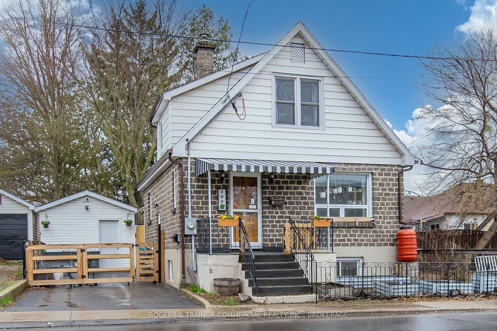 Detached House for sale at 200 Patrick Street, Kingston, East of Sir John A. Blvd, K7K 3P5 - MLS: X12117751