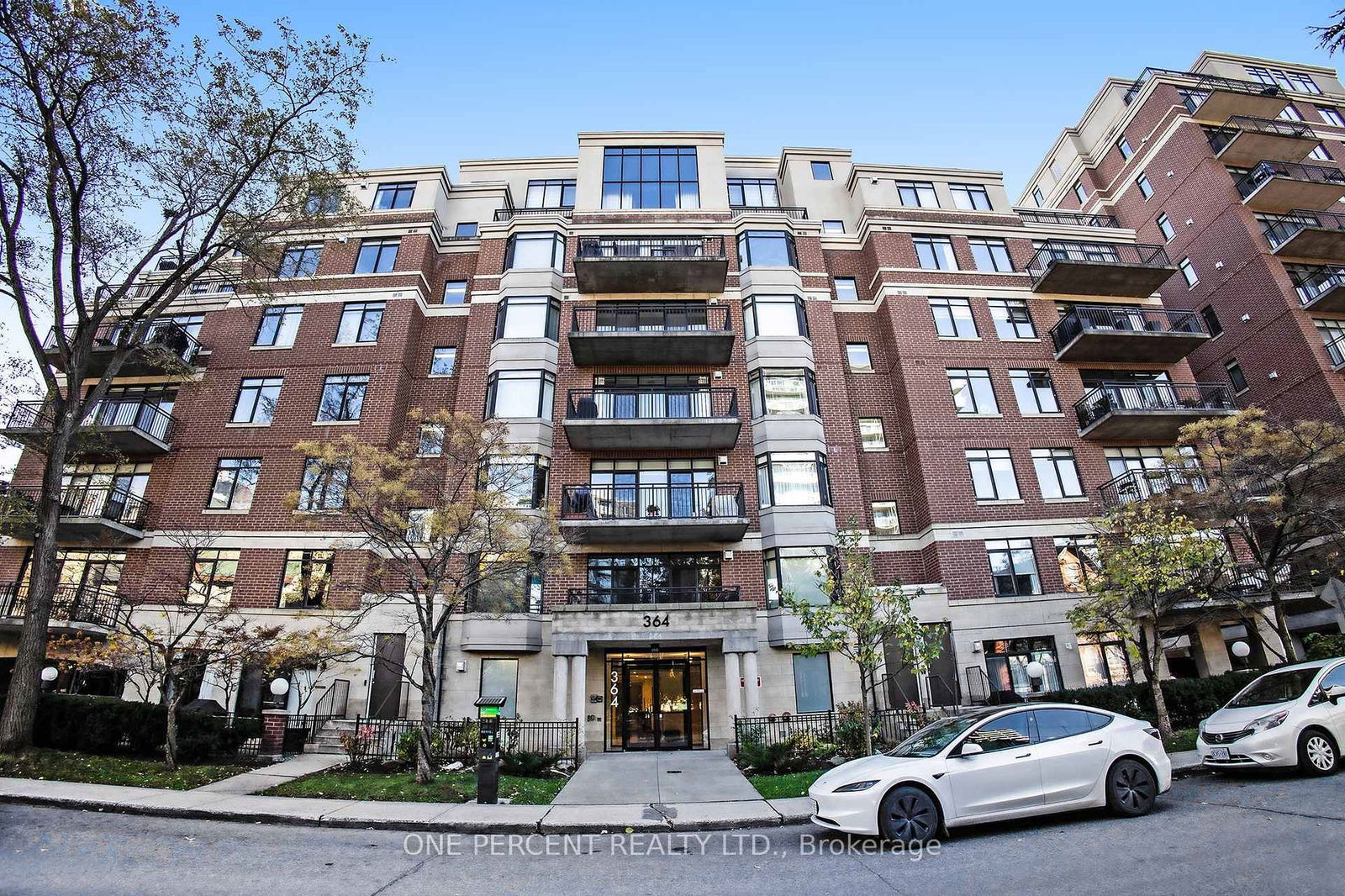 Condo sold at 403-364 COOPER Street, Ottawa, Ottawa Centre, K2P 2P3 - MLS: X12117770