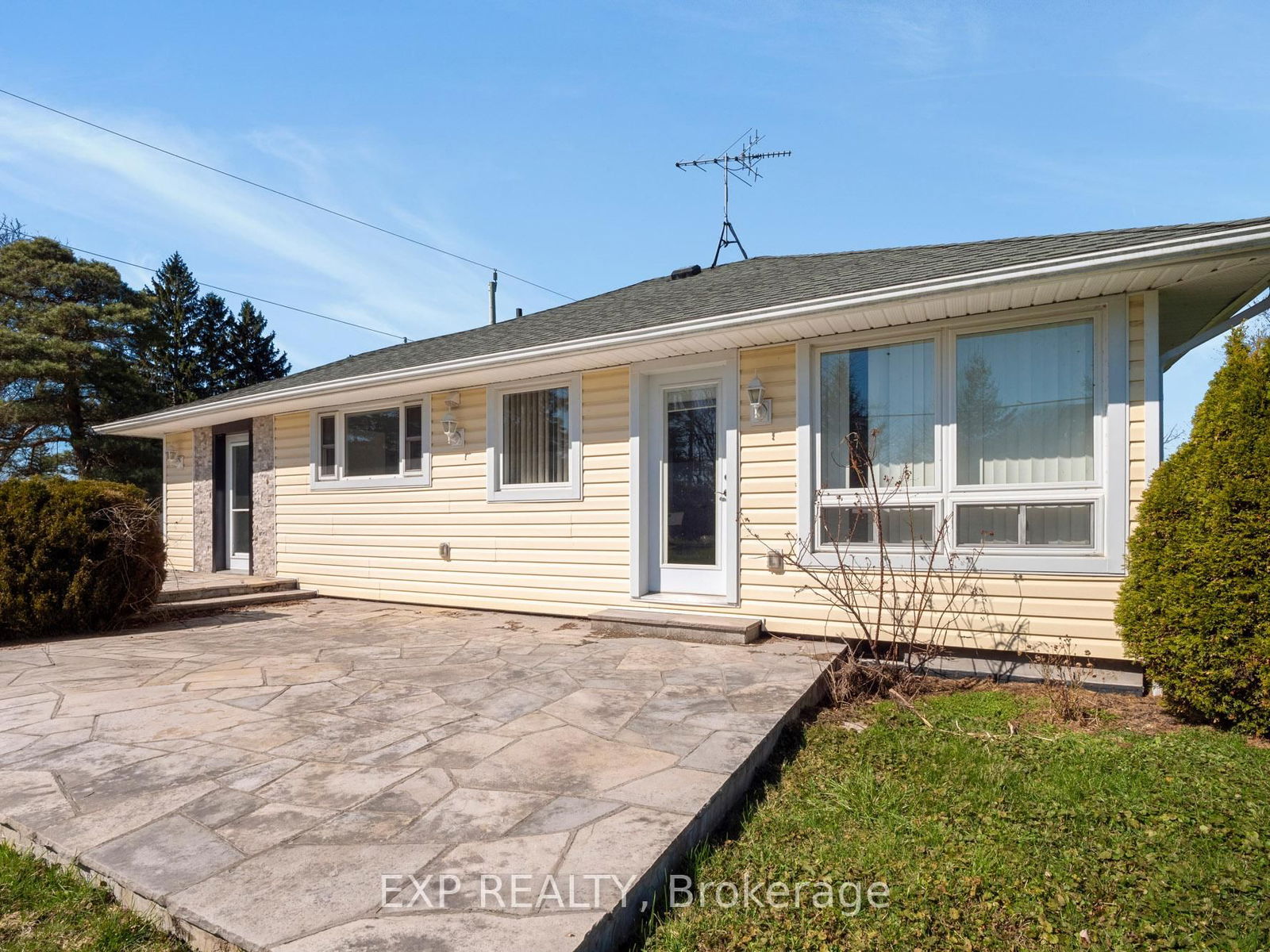 Detached House for sale at 2651 Mcaffee Street, Fort Erie, Bowen, L2A 5M4 - MLS: X12117852