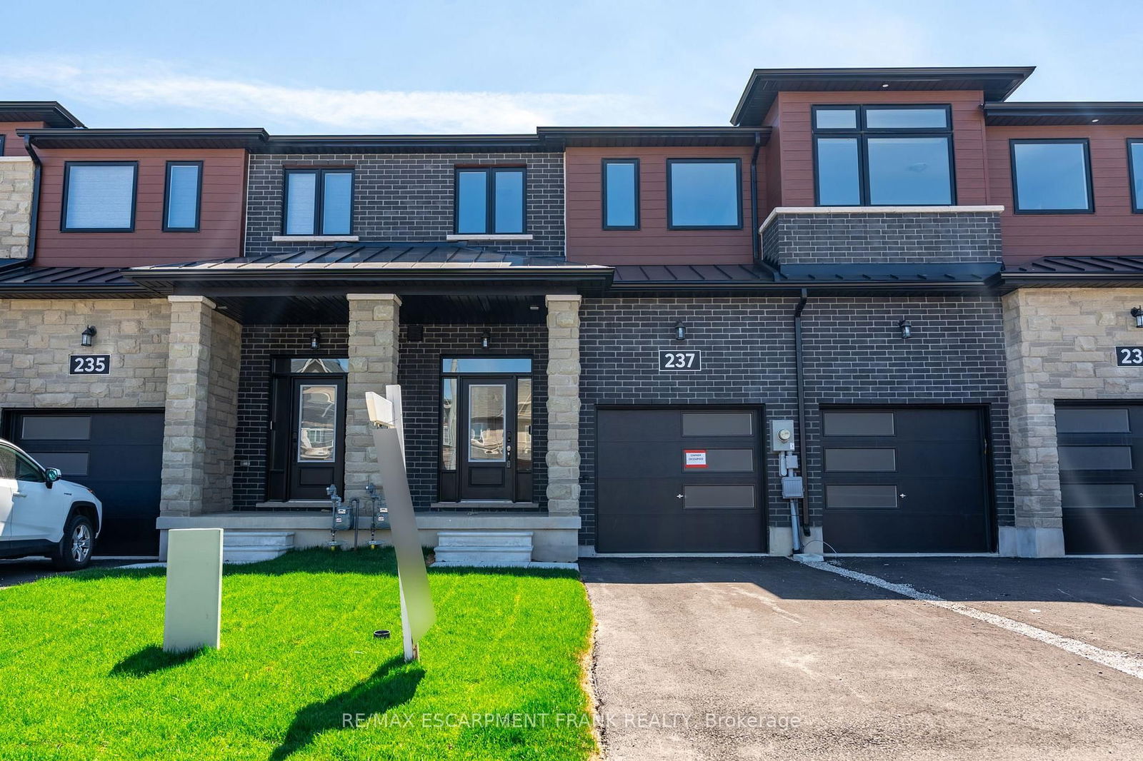 Townhouse for sale at 237 Lormont Boulevard, Hamilton, Stoney Creek Mountain, L8J 0K2 - MLS: X12117864