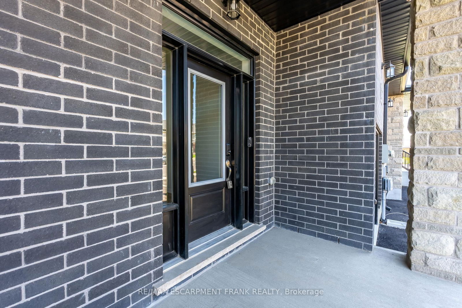 Townhouse for sale at 237 Lormont Boulevard, Hamilton, Stoney Creek Mountain, L8J 0K2 - MLS: X12117864