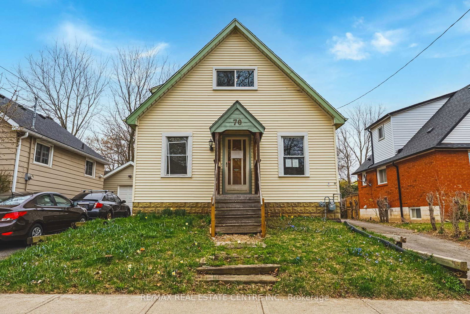 Detached House for sale at 70 Hillview Street, Hamilton, Ainslie Wood, L8S 2Z2 - MLS: X12118018