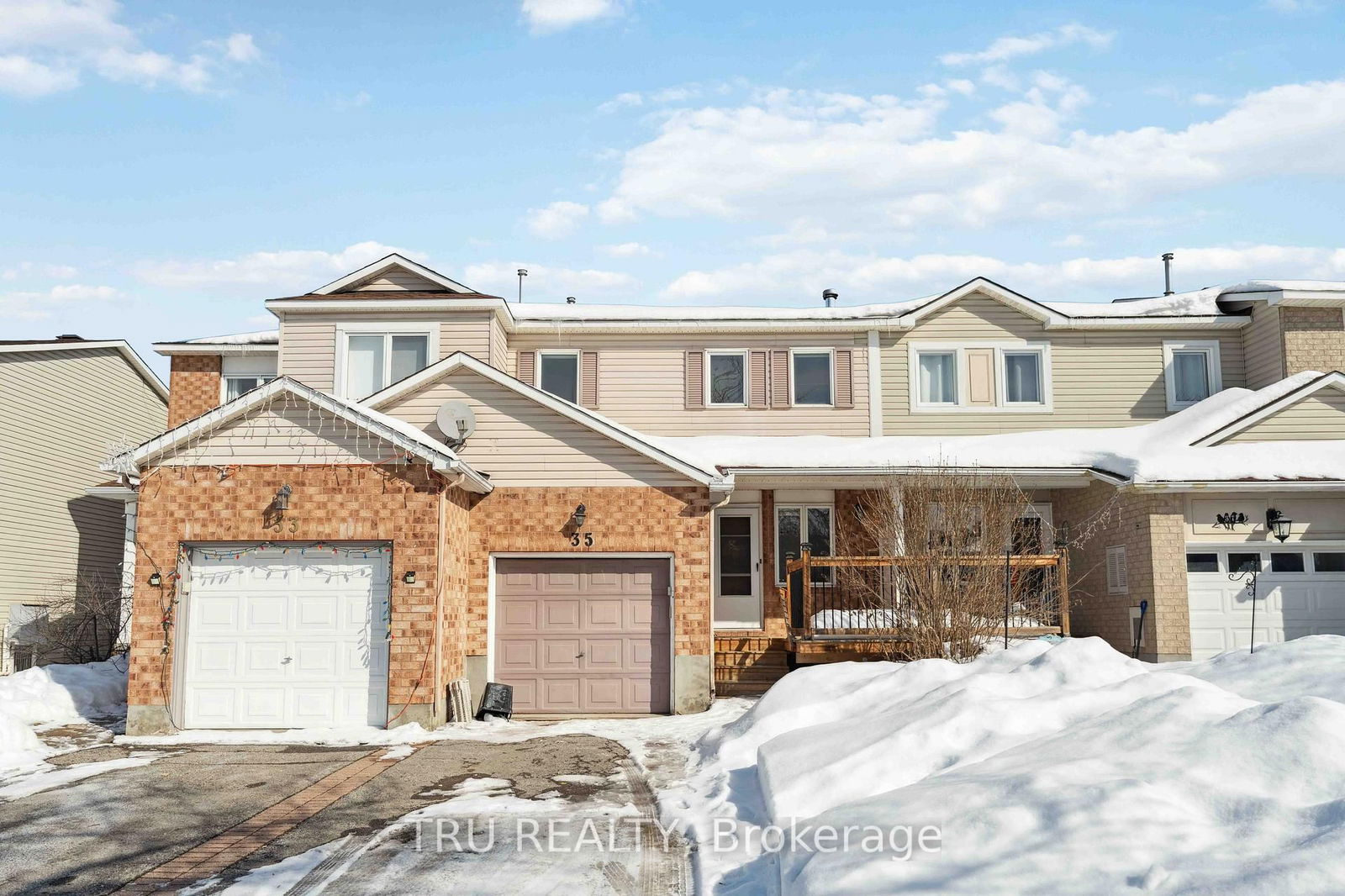 Townhouse for sale at 35 Helmsdale Drive, Ottawa, Kanata - Morgan's Grant/South March, K2K 2S2 - MLS: X12118075