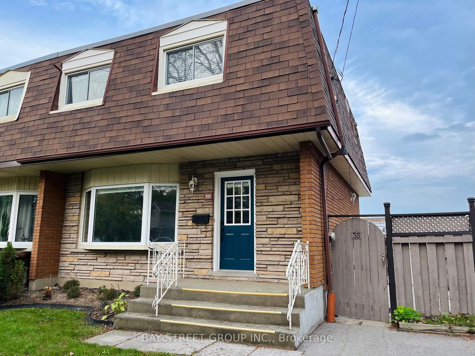 Semi-Detached House for lease at 35 Black Knight Road, St. Catharines, Lakeport, L2N 3B9 - MLS: X12118697