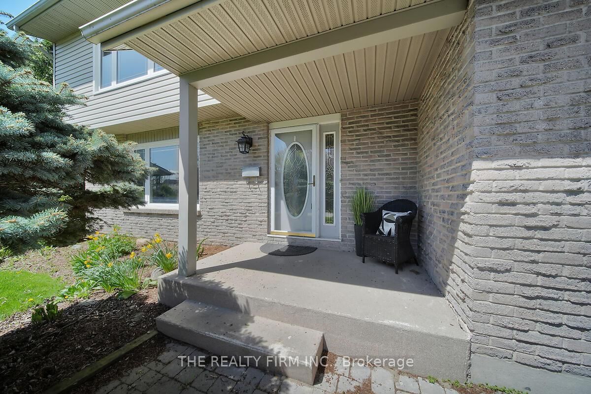 Detached House for sale at 949 Farnham Place, London South, South M, N6K 1S8 - MLS: X12118803