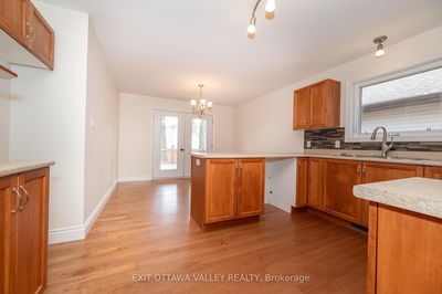 2059 Sandstone Cres, Petawawa - Petawawa image-0-4