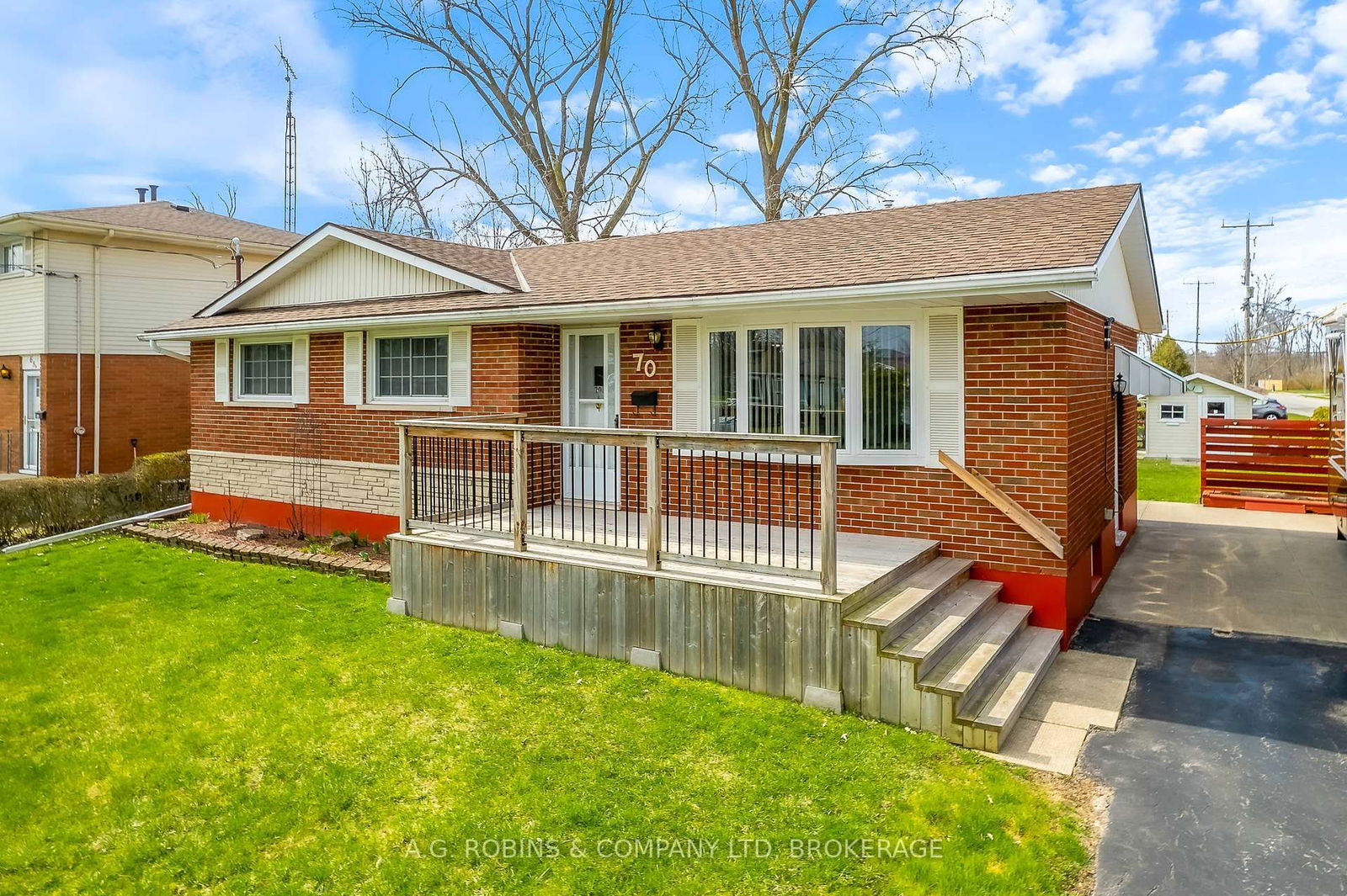 Detached House for sale at 70 Radford Avenue, Fort Erie, Lakeshore, L2A 5H8 - MLS: X12118912