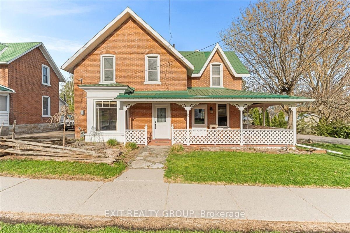 Building at 207 Durham Street, Madoc, Centre Hastings