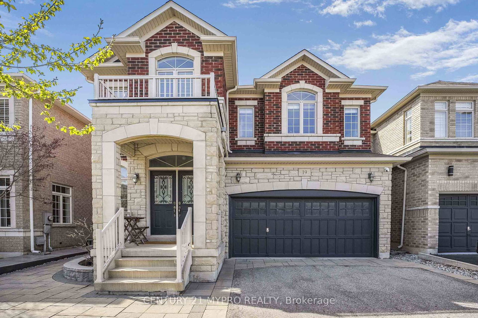 Detached House for sale at 19 Mcknight Avenue, Hamilton, Waterdown, L8B 0R5 - MLS: X12119296