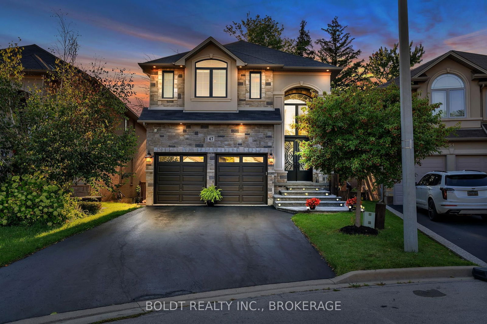 Detached House for sale at 47 Lorupe Court, Hamilton, Ancaster, L9G 0C8 - MLS: X12119362