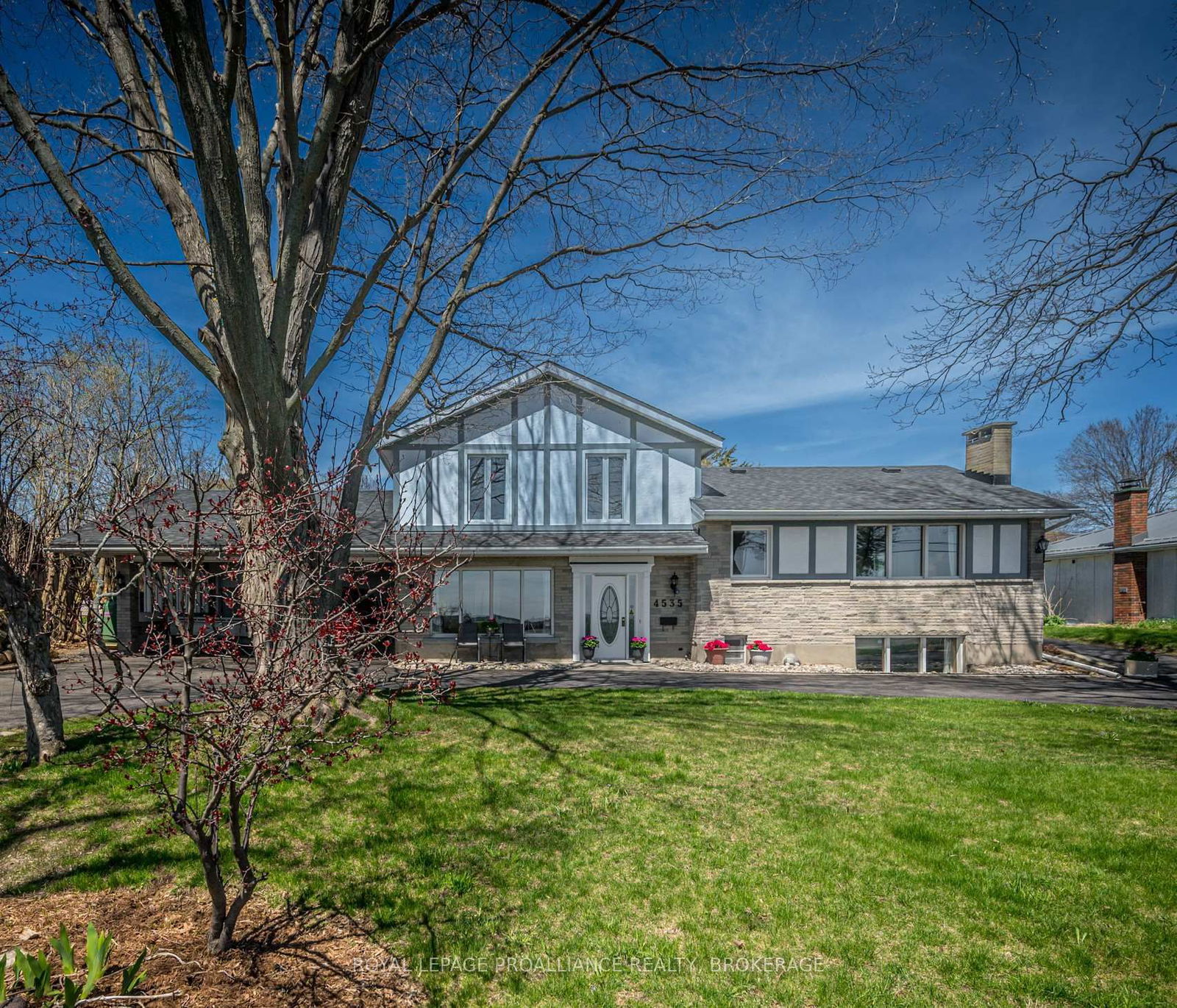 Detached House for sale at 4535 Bath Road, Loyalist, Amherstview, K7N 1A6 - MLS: X12119375