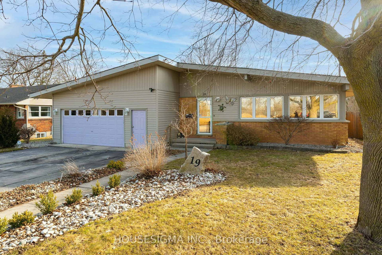 Detached House for sale at 19 Dalewood Drive, St. Thomas, St. Thomas, N5P 3H8 - MLS: X12119534
